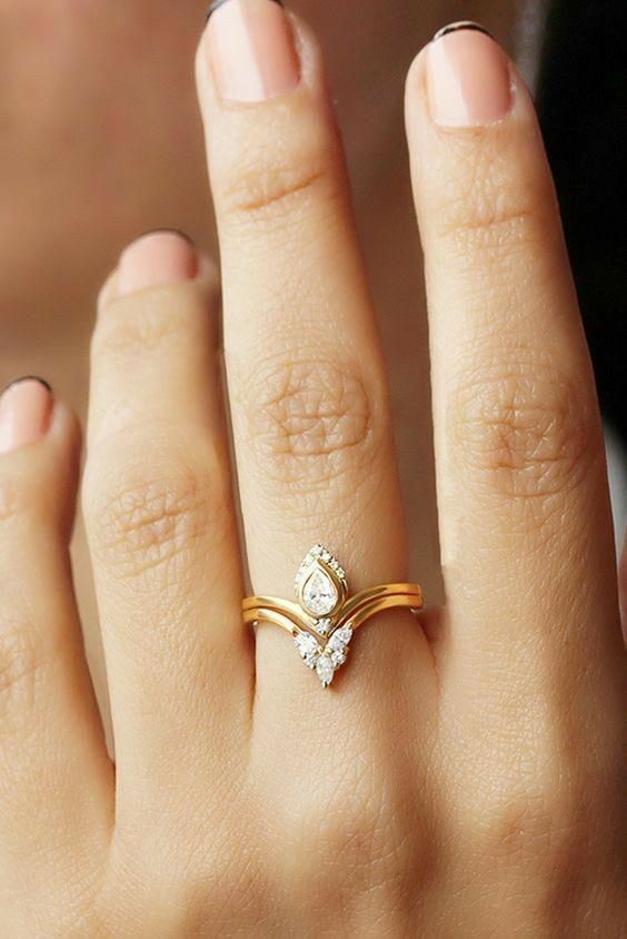 V shaped diamond ring