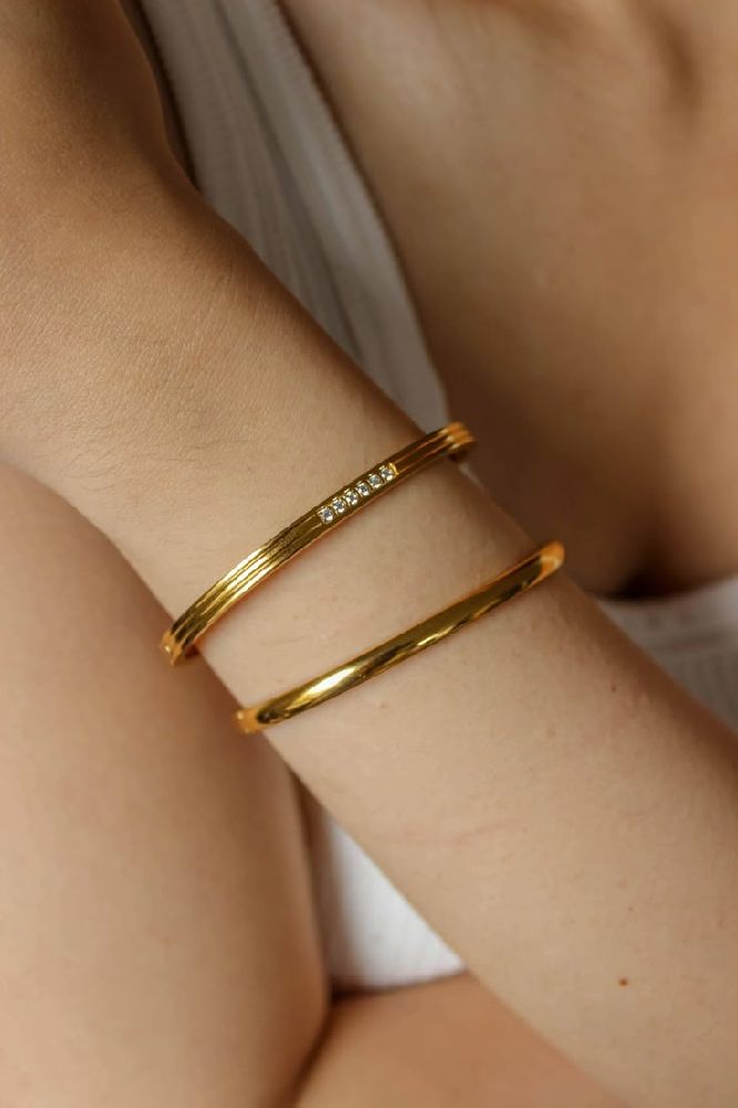 Simple gold bracelet